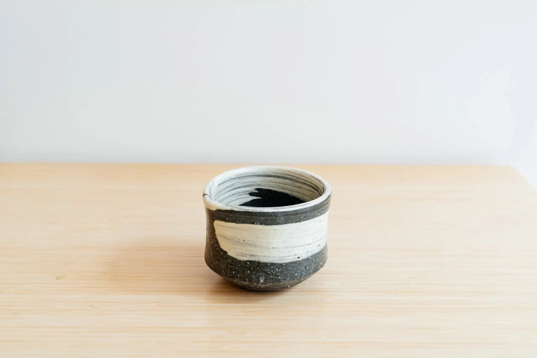 Chawan #22 - Japanse matcha kom - Donkergrijs/wit
